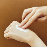 SKIN1004-Madagascar-Centella-Probio-Cica-Glow-Sun-Ampoule-ضد آفتاب تقویت کننده و درخشان کننده پروبیو سیکا اسکین 1004